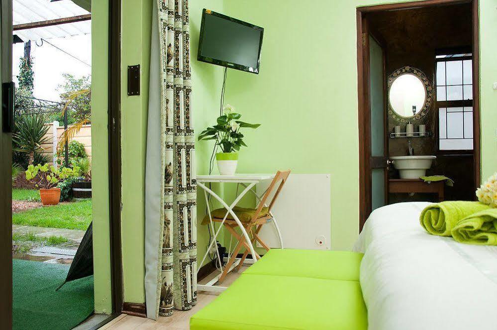 A Vue Guesthouse Somerset West Exterior foto